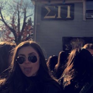 Meet your Posher, Riane